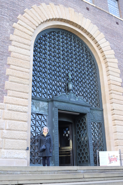 Faith Spear outside UL Cambridge 9283 400px